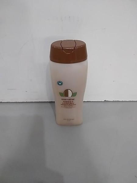 One+Other 24 oz Sweet Luxury Moisturizing Body Wash - MSRP $2,116