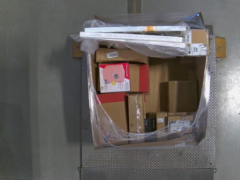 LENOVO P3 TINY I7 16/512 Workstations, M8.1 POLISHED WHITE Dual Monitor Arm, M3 Small Grid Tote Handle - MSRP $12,815
