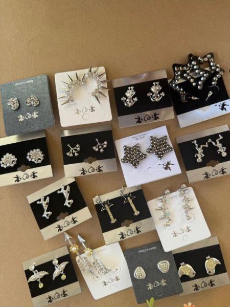 700 Fashion jewelry below wholesale mix lot mostly earrings 30+ styles