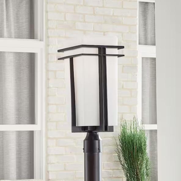 Lighting & Electrical - KICHLER, HUOKU, Feit - Est Retail $7,213- 1plt