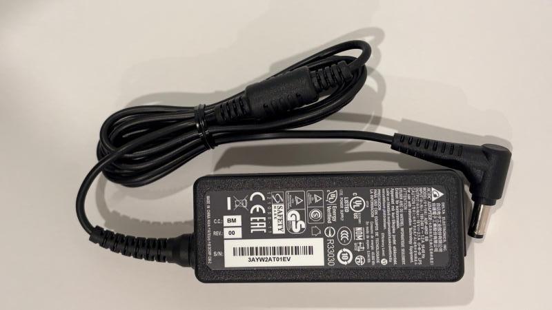 Bulk lot of NEW 40W Laptop Power Supplies - 385 units MSRP $7,700