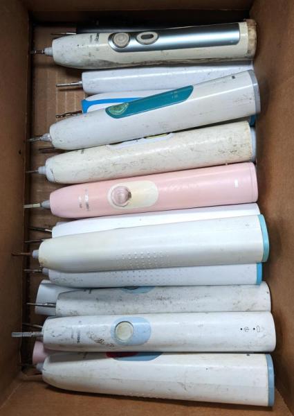 Electronic Toothbrushes by Oral-B, & More, 293 Units, MSRP $21,220