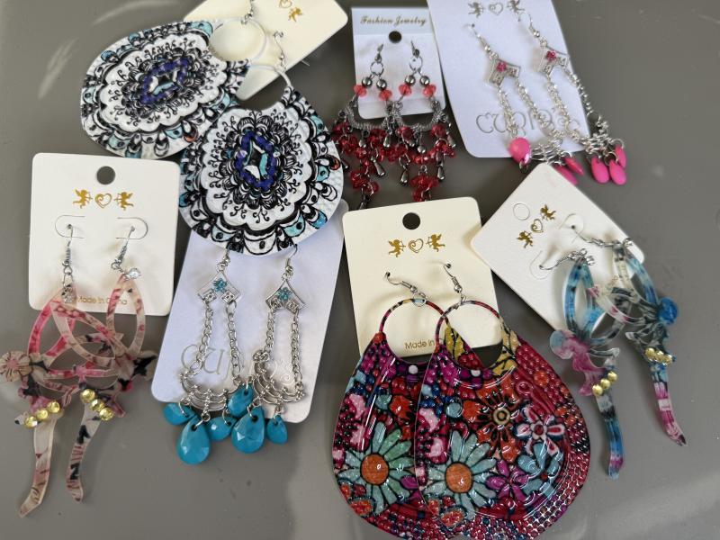 14 lbs of fashion jewelry - assorted earrings, bracelets and rings