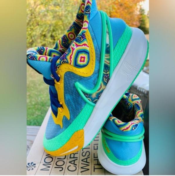 (10 pairs) Nike Kyrie 8 Go SE Basketball Children Shoe MSRP $1,200.00