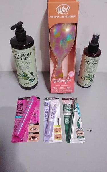 Health & Beauty - Maybelline SuperStay Teddy Tint, Wet Brush Original Detangler - MSRP $19,628