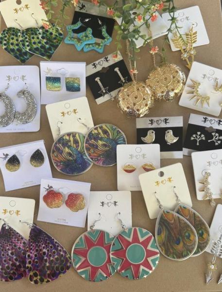 367 Assorted fashion earrings mostly dangle