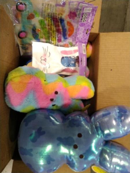 Cosmetics - essie Gel-Like Nail Polish, Heat Logic Thermal Knit, Peeps Bunny Plush - MSRP $10,505