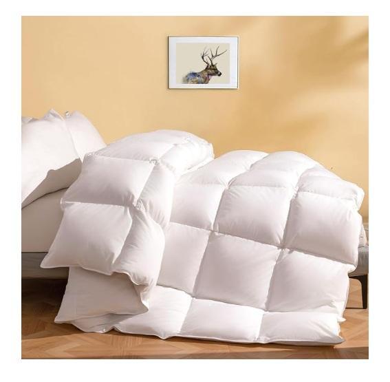 DWR Luxury Feather Down Fiber Comforter Full, DOWNSTORIA Q Feather Down Pillows, LEAONME K Velvet Quilt - MSRP $1,461