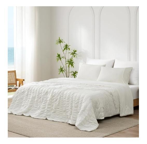 Cozy Bliss Vertical Seersucker Cooling Comforter King, Tramontina Bestow Cast Iron 5.5qt Round Dutch Oven - MSRP $1,358