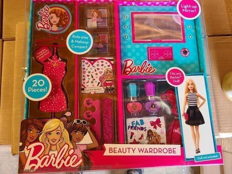 BARBIE BEAUTY WARDROBE 20 PC